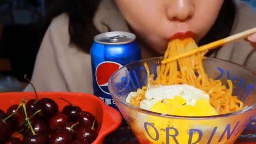 小瓜吃火鸡年糕,小瓜的火鸡年糕美食之旅